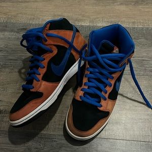 Nike SB Dunk High
Knicks